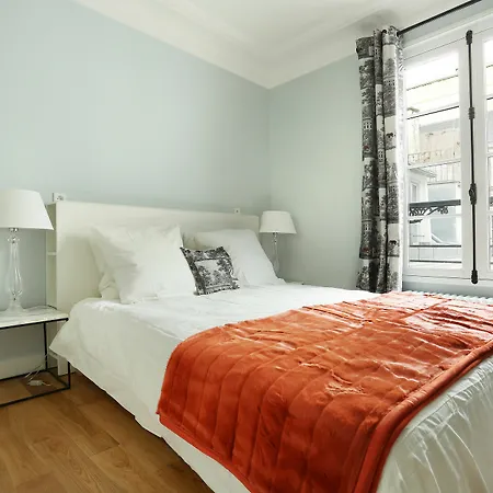 Prestige Tour Eiffel Apartment *